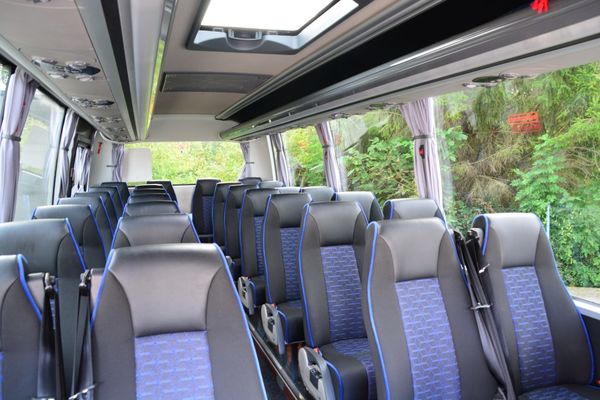 Ein Bild vom Inneren eines Busses