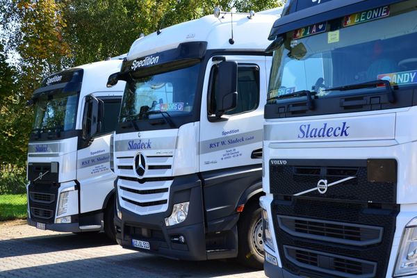 Drei LKWs von RST Sladeck