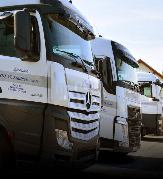 Ein Bild der LKW von RST W.Sladeck GmbH
