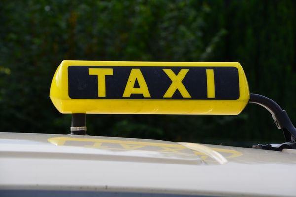Ein Bild eines Taxischildes